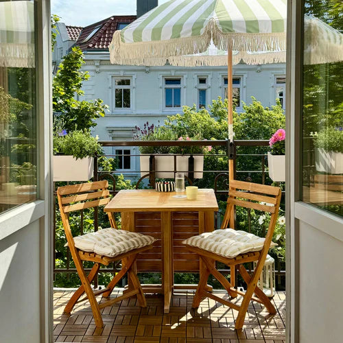 Umgestaltung des Balkons mit Schwerpunkt auf Multifunktionalität und entspannender Einrichtung