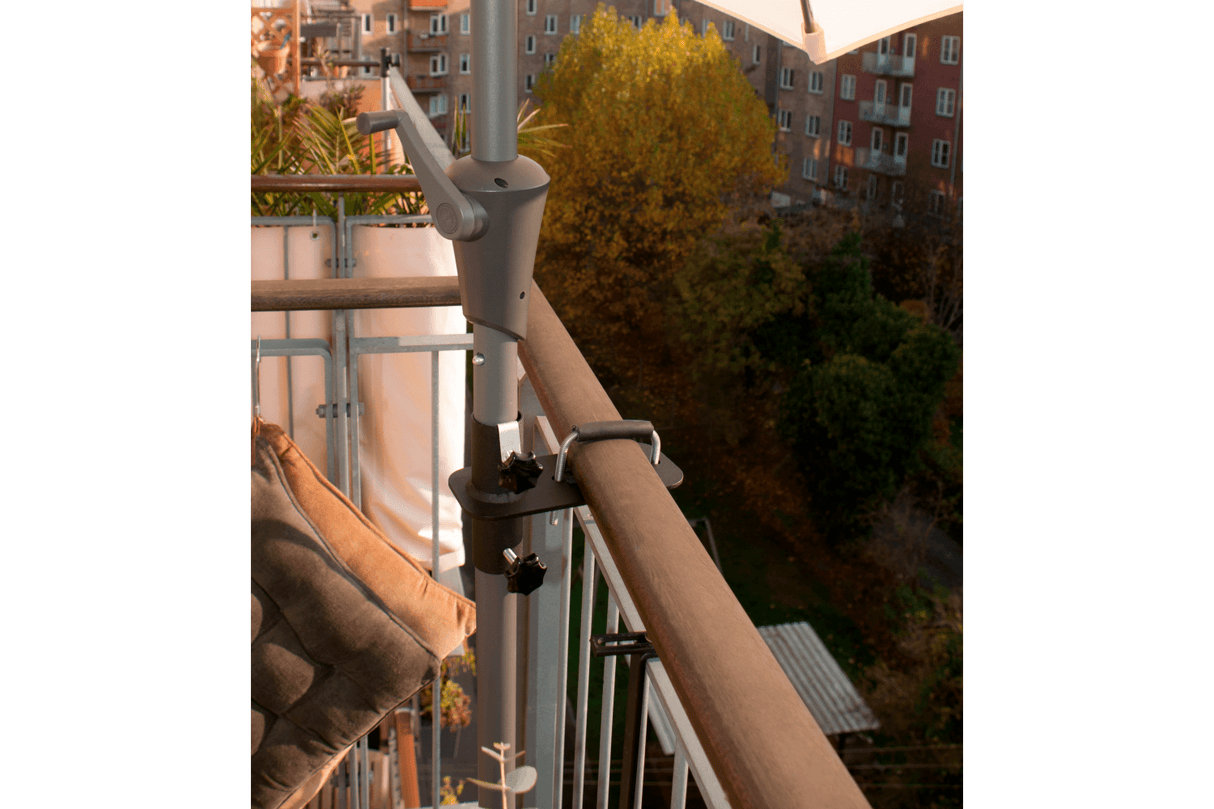 Tyge Sonnenschirmhalter aus verzinktem Stahl